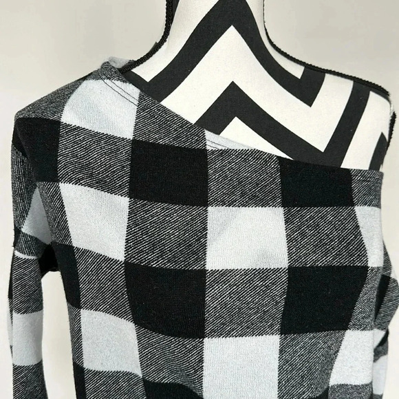 White Birch Buffalo Print Off Shoulder Sweater Sz S - Picture 2 of 5